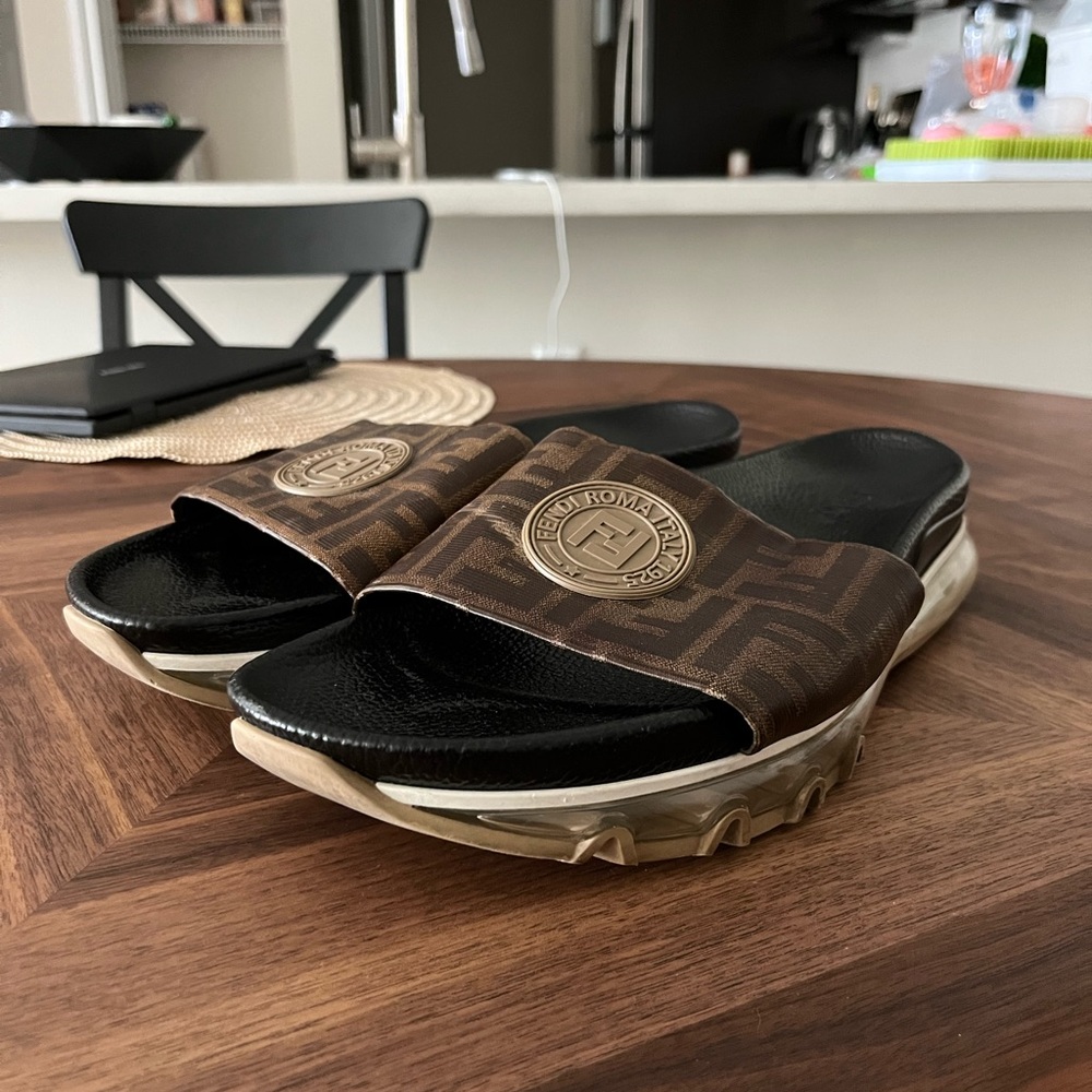 FENDI SLIDES
